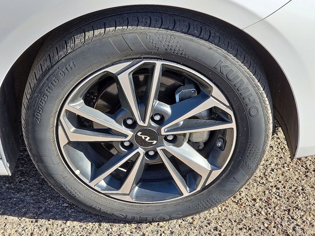 Used 2024 Kia Forte LXS image 12