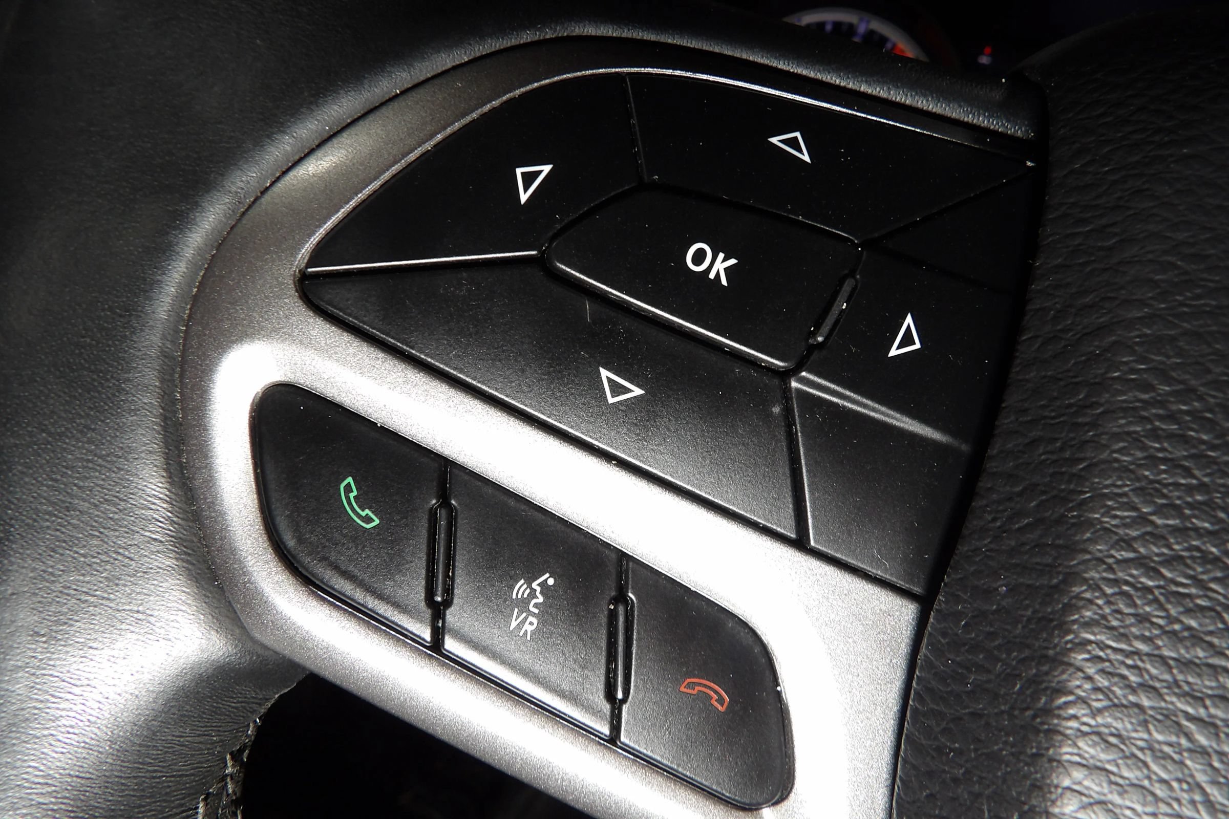 Used 2019 Jeep Cherokee Limited AWD/4WD image 16