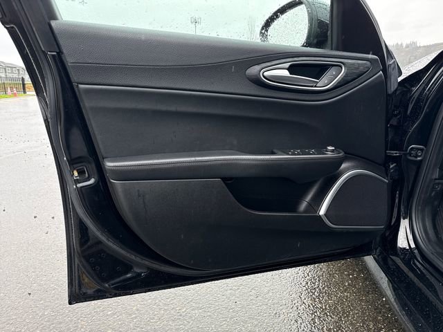 Used 2019 Alfa Romeo Giulia Base w/ Cold Weather Package image 23