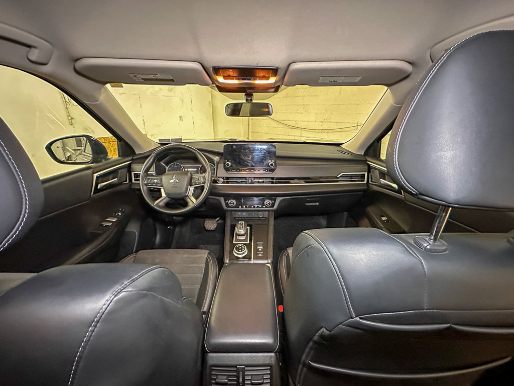 Used 2024 Mitsubishi Outlander AWD image 33