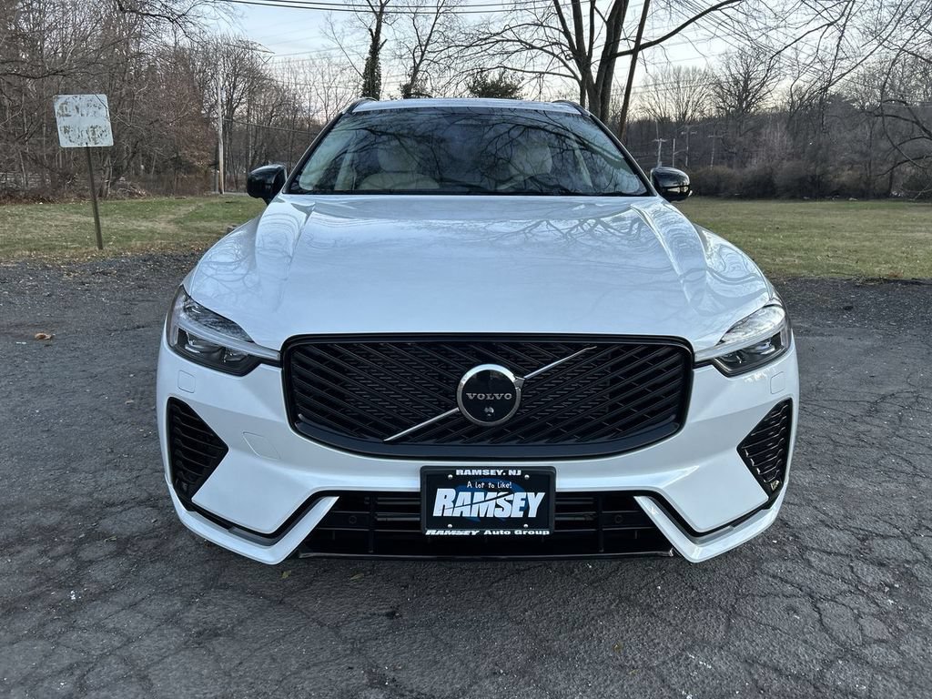 New 2026 Volvo XC60 T8 Ultra w/ Climate Package AWD/4WD image 3