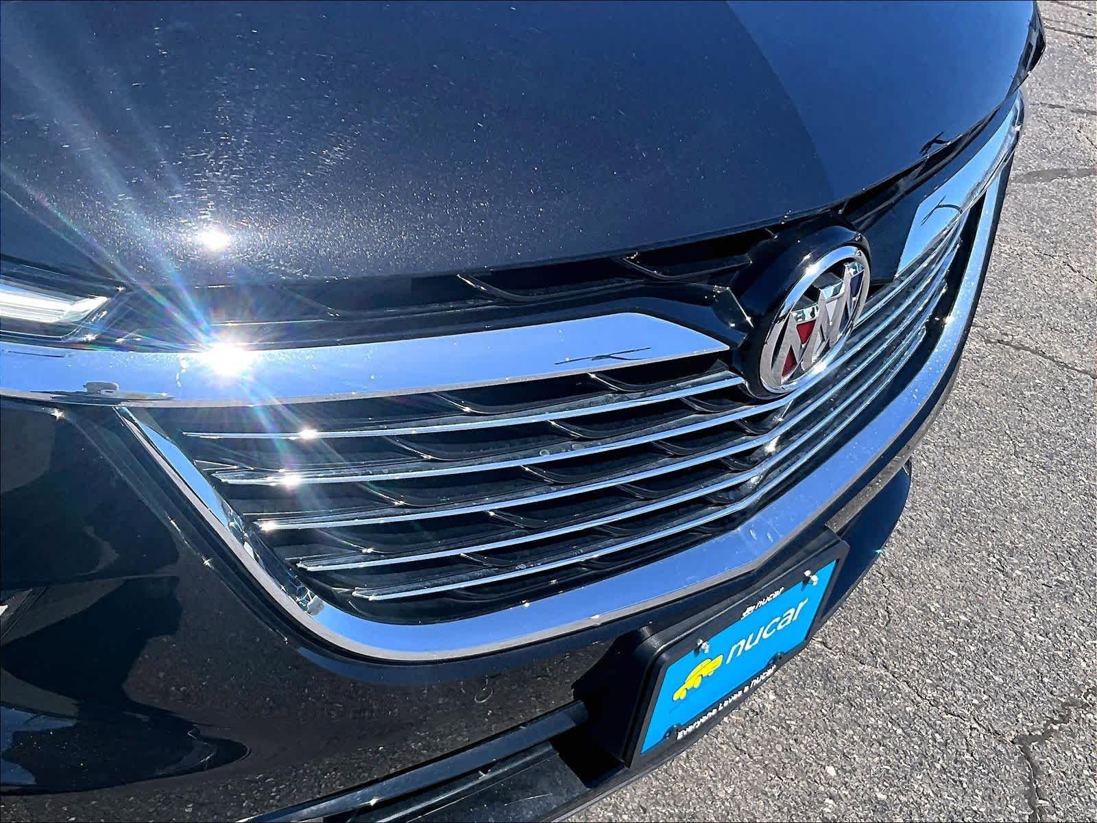 Used 2023 Buick Enclave Essence AWD/4WD image 31