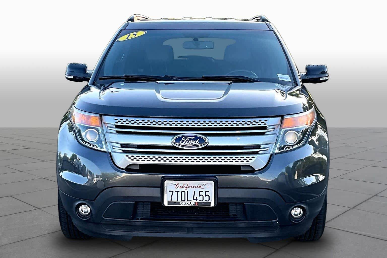 Used 2015 Ford Explorer XLT w/ Equipment Group 202B FWD image 3