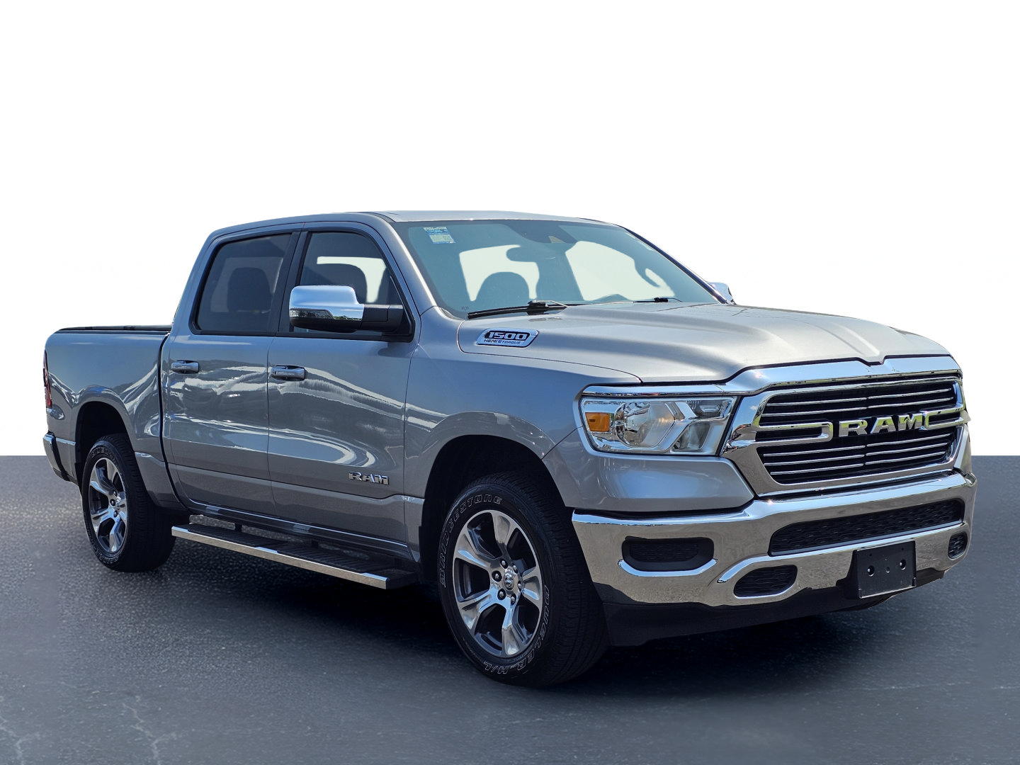 Used 2024 RAM 1500 Laramie AWD/4WD image 5