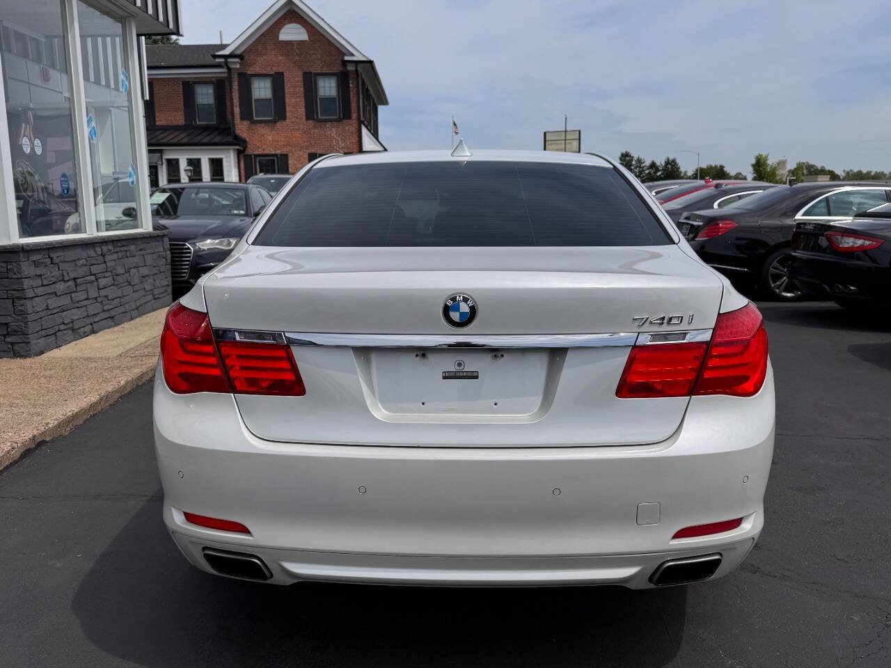 Used 2011 BMW 740i RWD image 7
