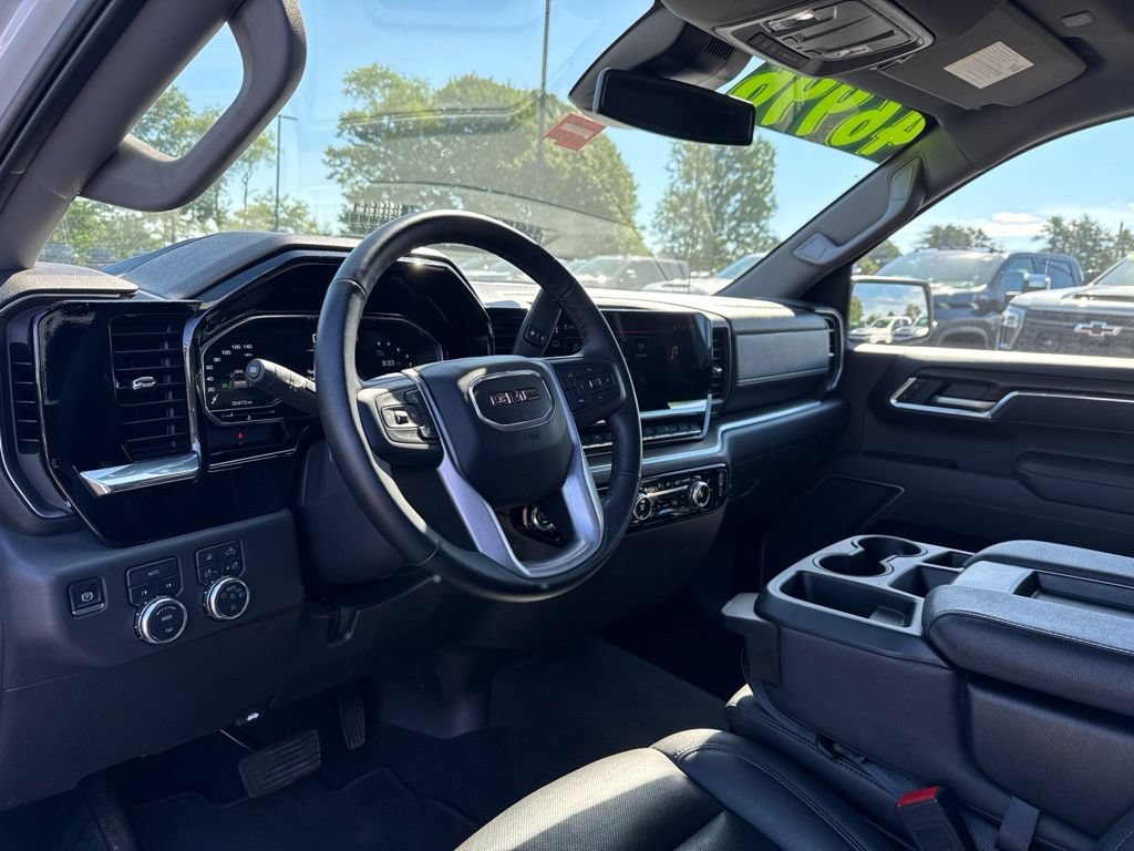 Used 2025 GMC Sierra 1500 SLT AWD/4WD image 16
