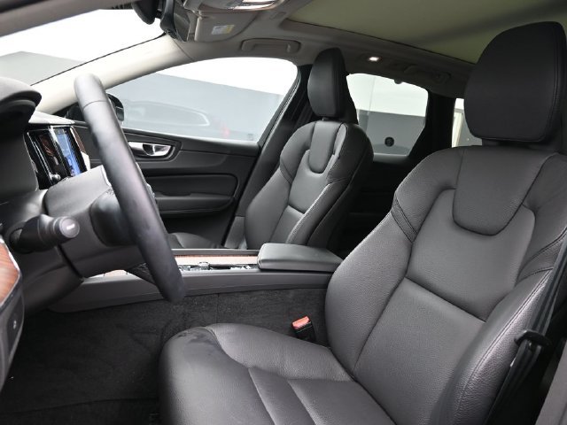Used 2023 Volvo XC60 B5 Plus w/ Climate Package AWD/4WD image 10