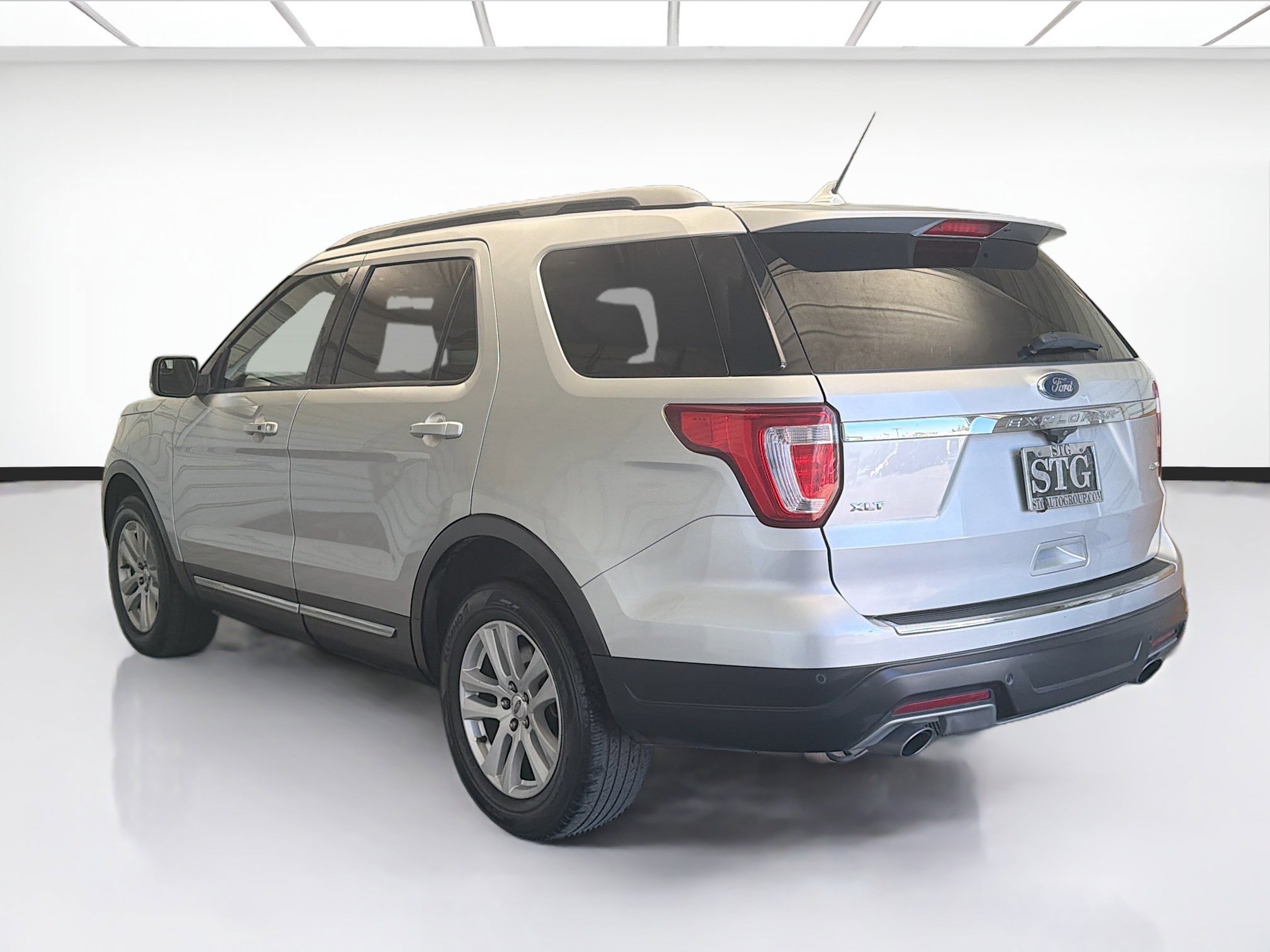Used 2018 Ford Explorer XLT w/ Equipment Group 201A image 6