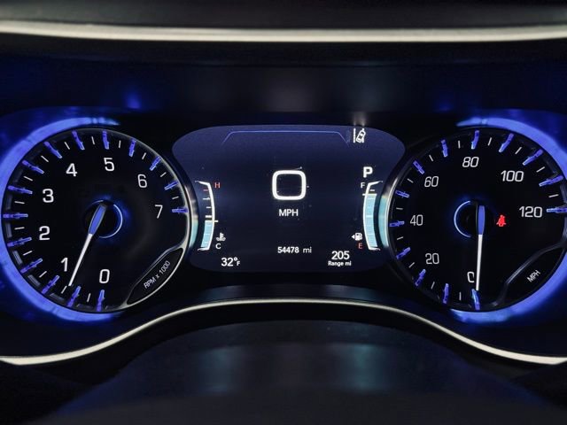 Used 2024 Chrysler Pacifica Touring-L image 32