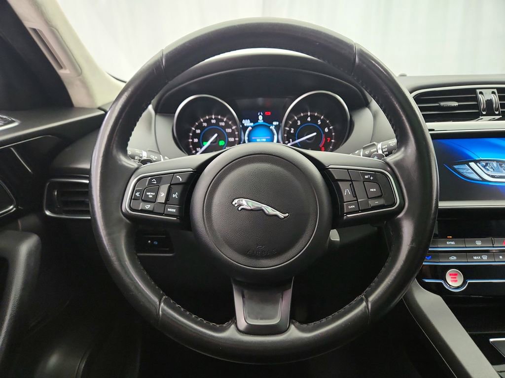 Used 2020 Jaguar F-PACE Premium image 14