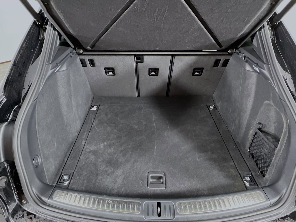 Certified 2025 Porsche Macan AWD/4WD image 28