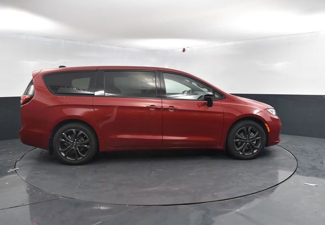New 2026 Chrysler Pacifica Select FWD image 11