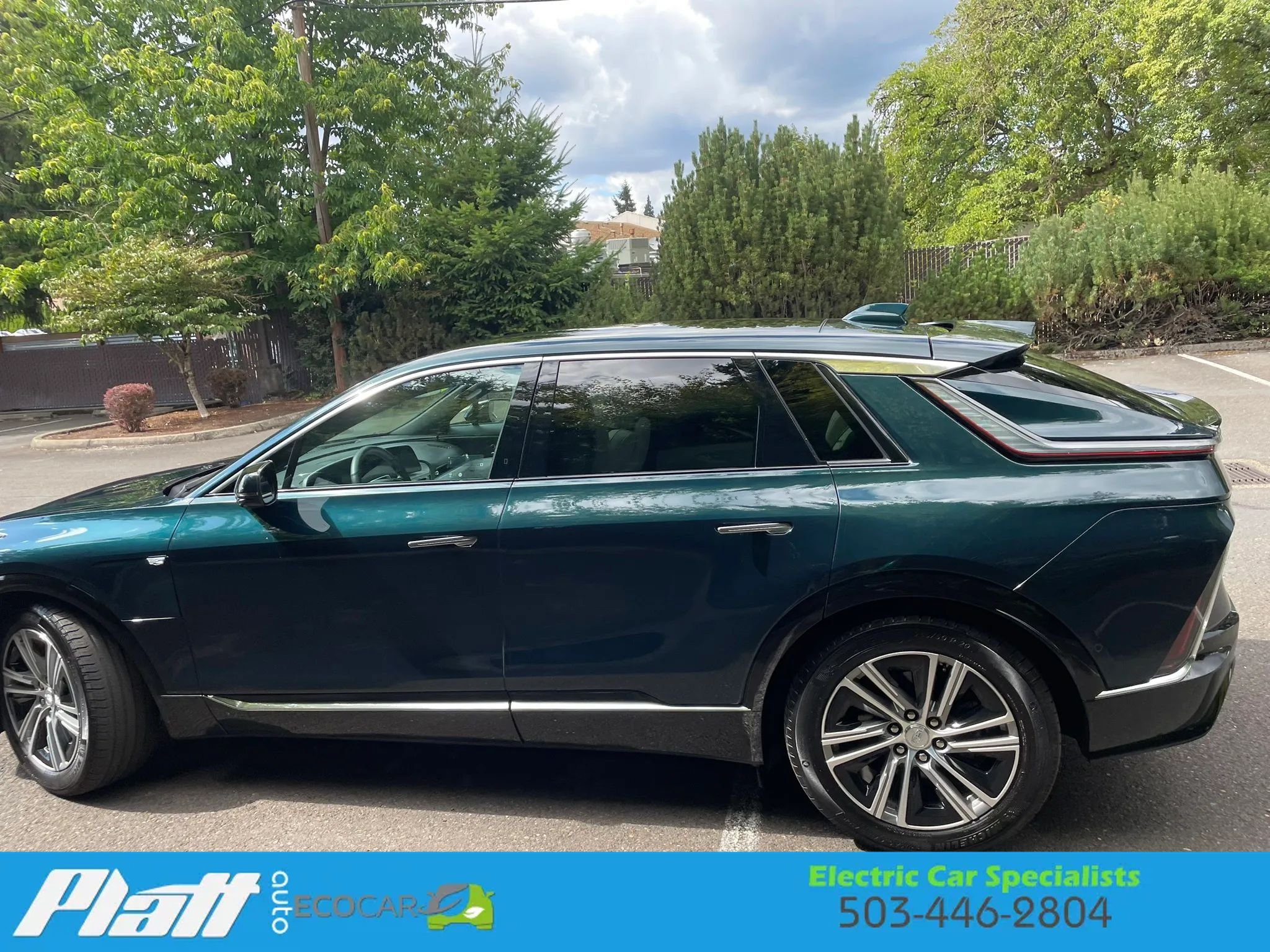 Used 2024 Cadillac Lyriq Luxury AWD/4WD image 6