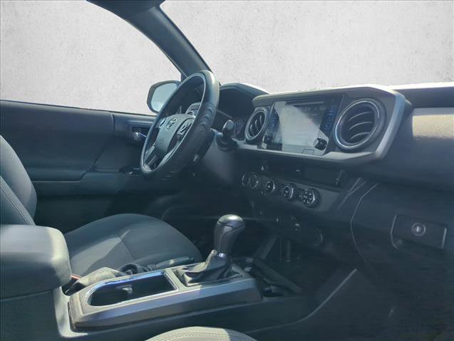 Used 2017 Toyota Tacoma TRD Sport w/ Tow Package (A/T) image 18