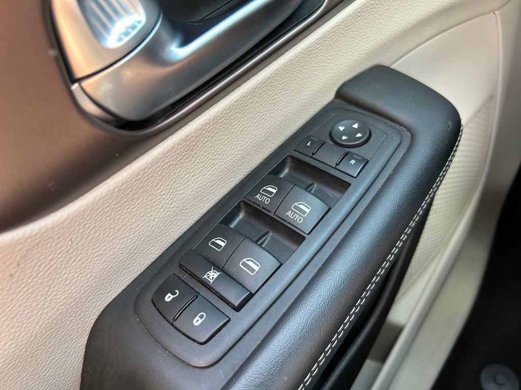 Used 2023 Chrysler Voyager LX FWD image 20