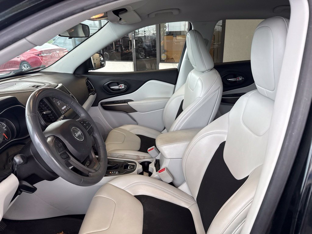Used 2020 Jeep Cherokee Latitude Plus AWD/4WD image 11