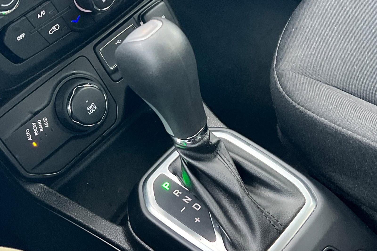 Used 2023 Jeep Renegade Latitude image 22