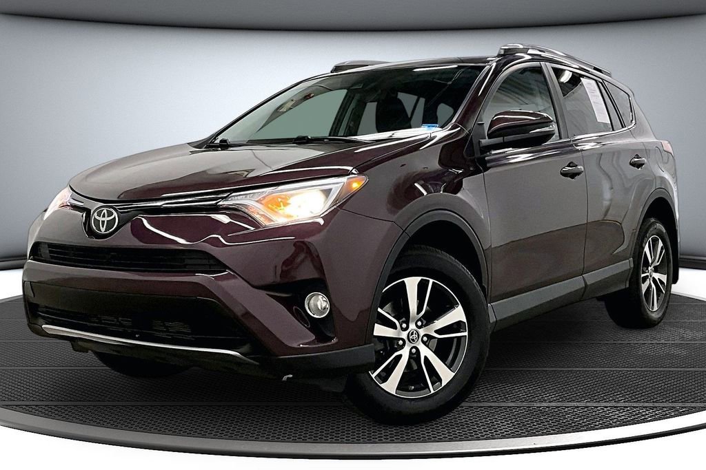 Used 2018 Toyota RAV4 XLE AWD/4WD image 3