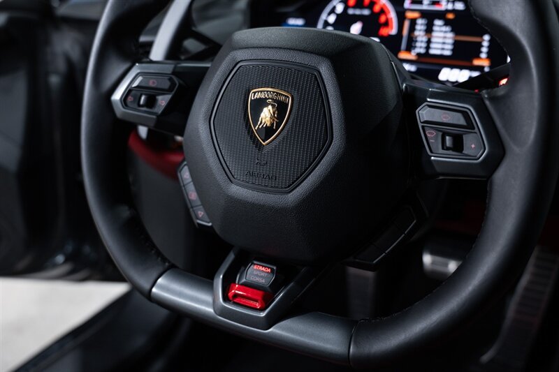Used 2015 Lamborghini Huracan LP 610-4 AWD/4WD image 44