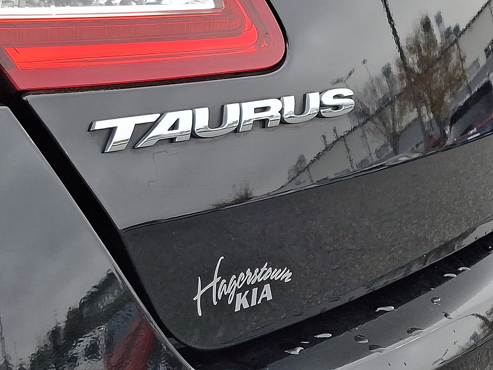 Used 2018 Ford Taurus Limited image 31