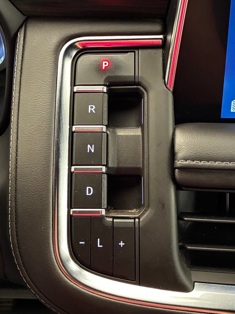 Used 2023 Chevrolet Tahoe Z71 w/ Z71 Off-Road Package AWD/4WD image 16