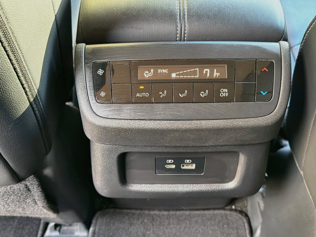 Used 2025 Nissan Pathfinder SL AWD/4WD image 27