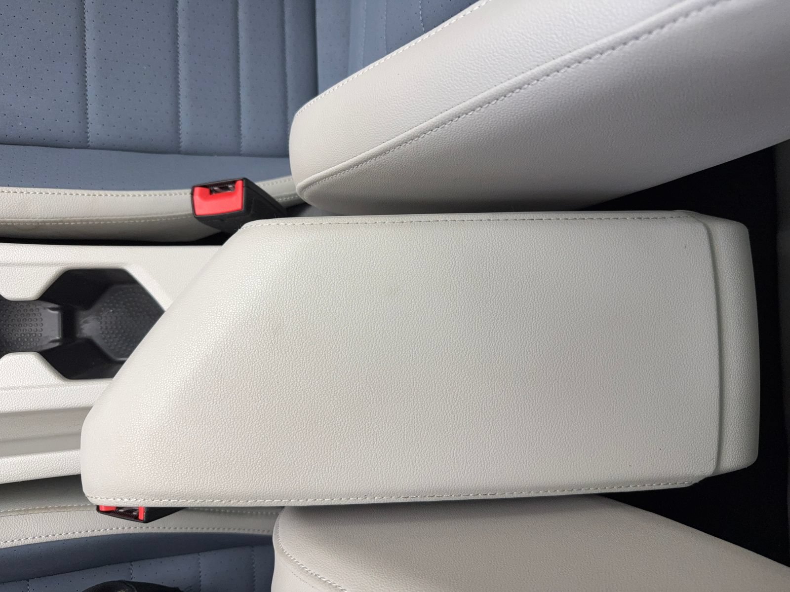 Used 2025 Volkswagen Jetta SE w/ Sunroof Package FWD image 31