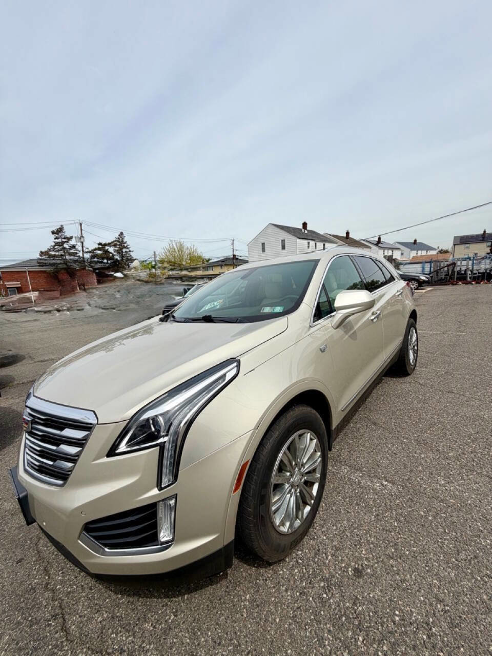 Used 2017 Cadillac XT5 Luxury w/ LPO, Wheel Lock Package AWD/4WD image 3