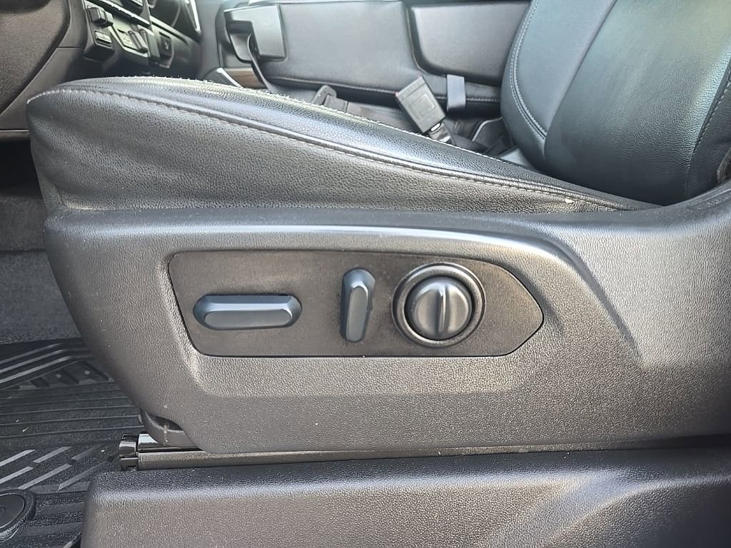 Used 2022 Chevrolet Silverado 2500 LT w/ Convenience Package image 14