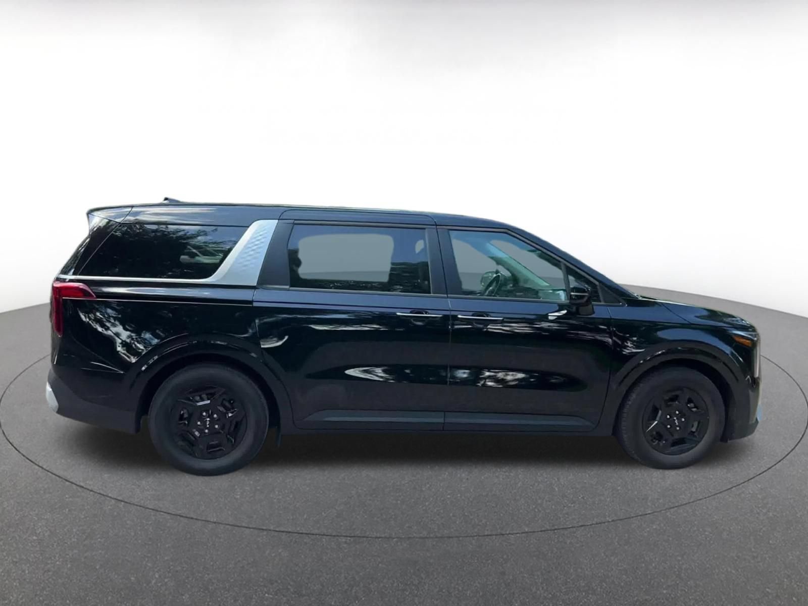 Used 2026 Kia Carnival FWD image 15