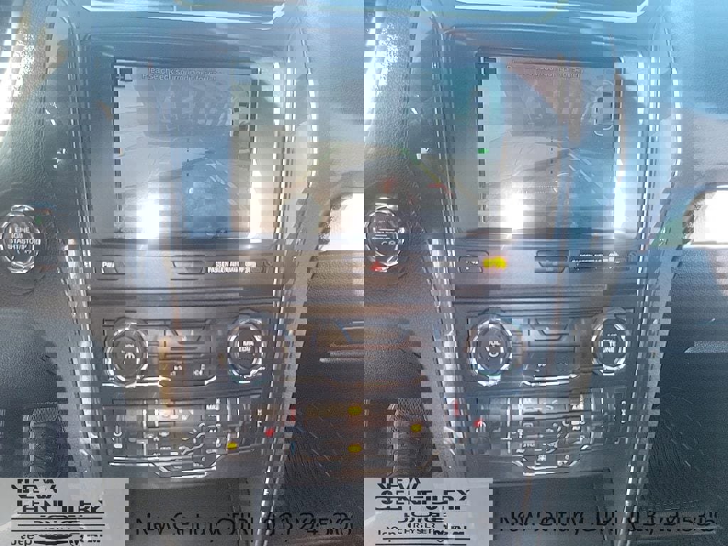 Used 2017 Ford Explorer XLT AWD/4WD image 10