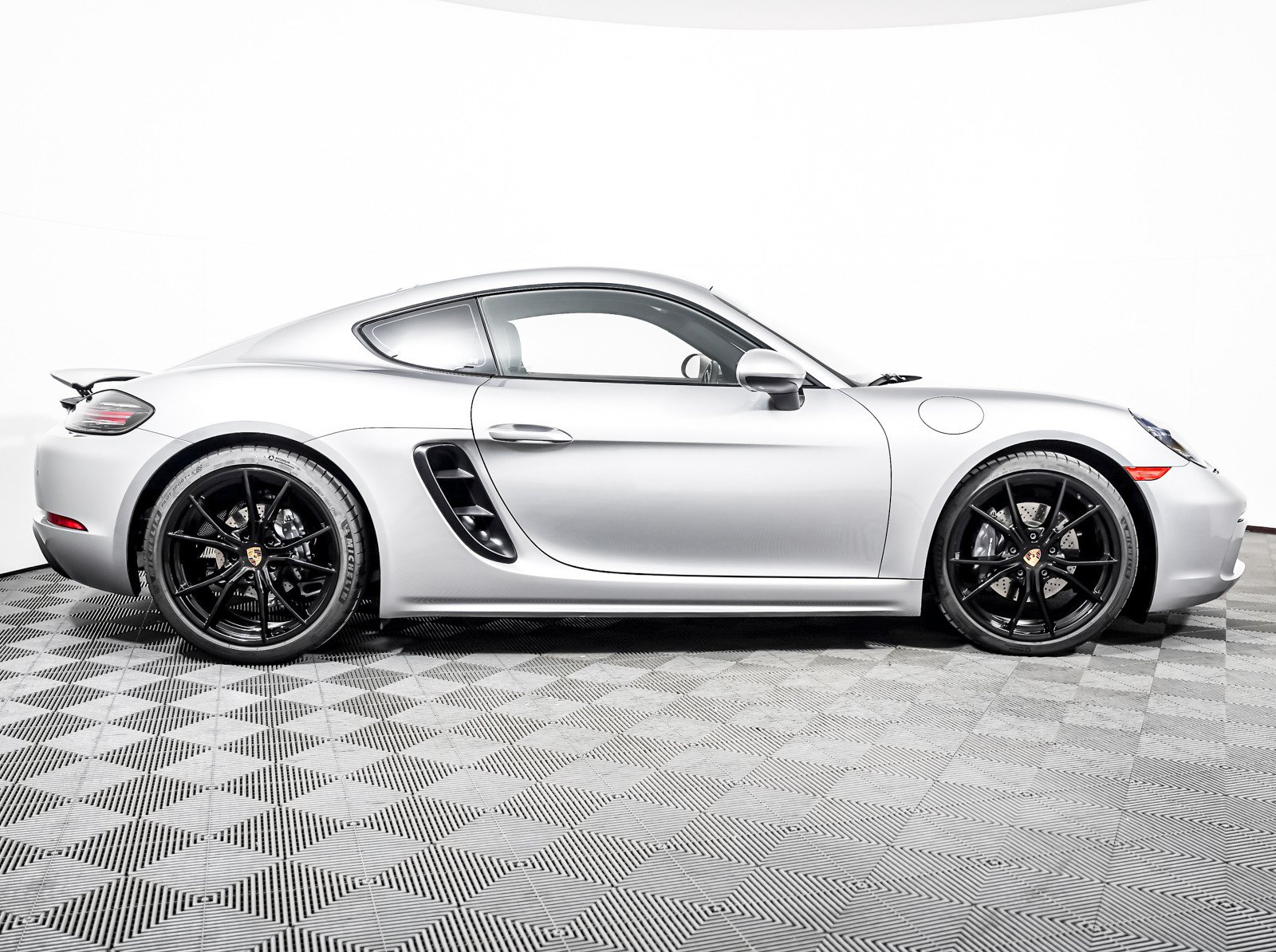 Certified 2025 Porsche 718 Cayman RWD image 8