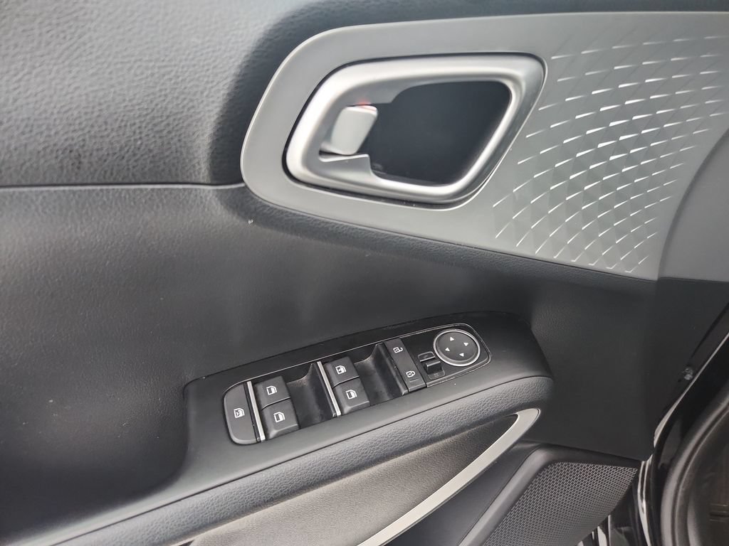 Used 2022 Kia Soul LX w/ Technology Package FWD image 23