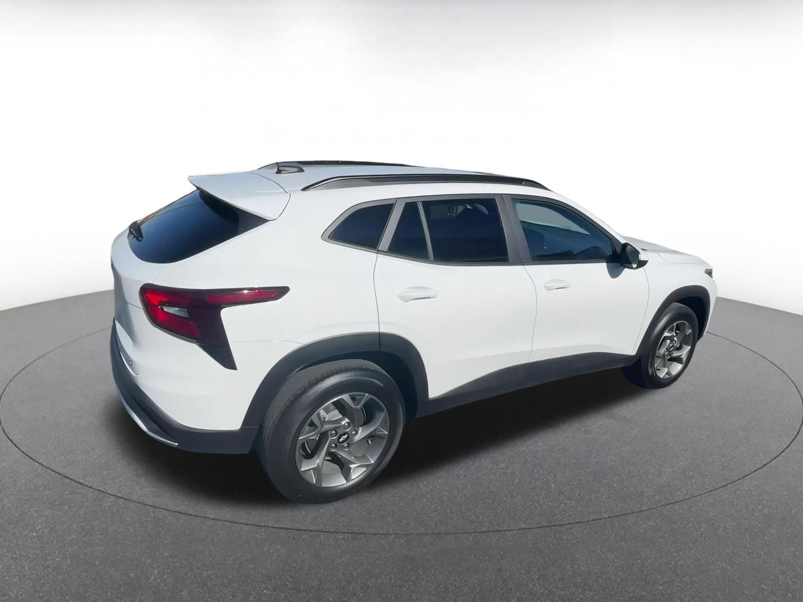 Used 2025 Chevrolet Trax LT image 14