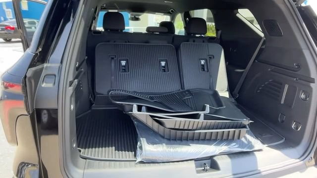 New 2026 Chevrolet Traverse LT w/ LPO, Floor Liner Package FWD image 30