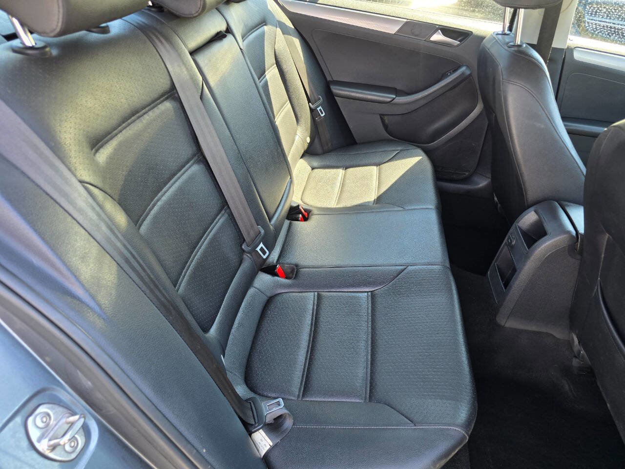 Used 2016 Volkswagen Jetta SE image 24