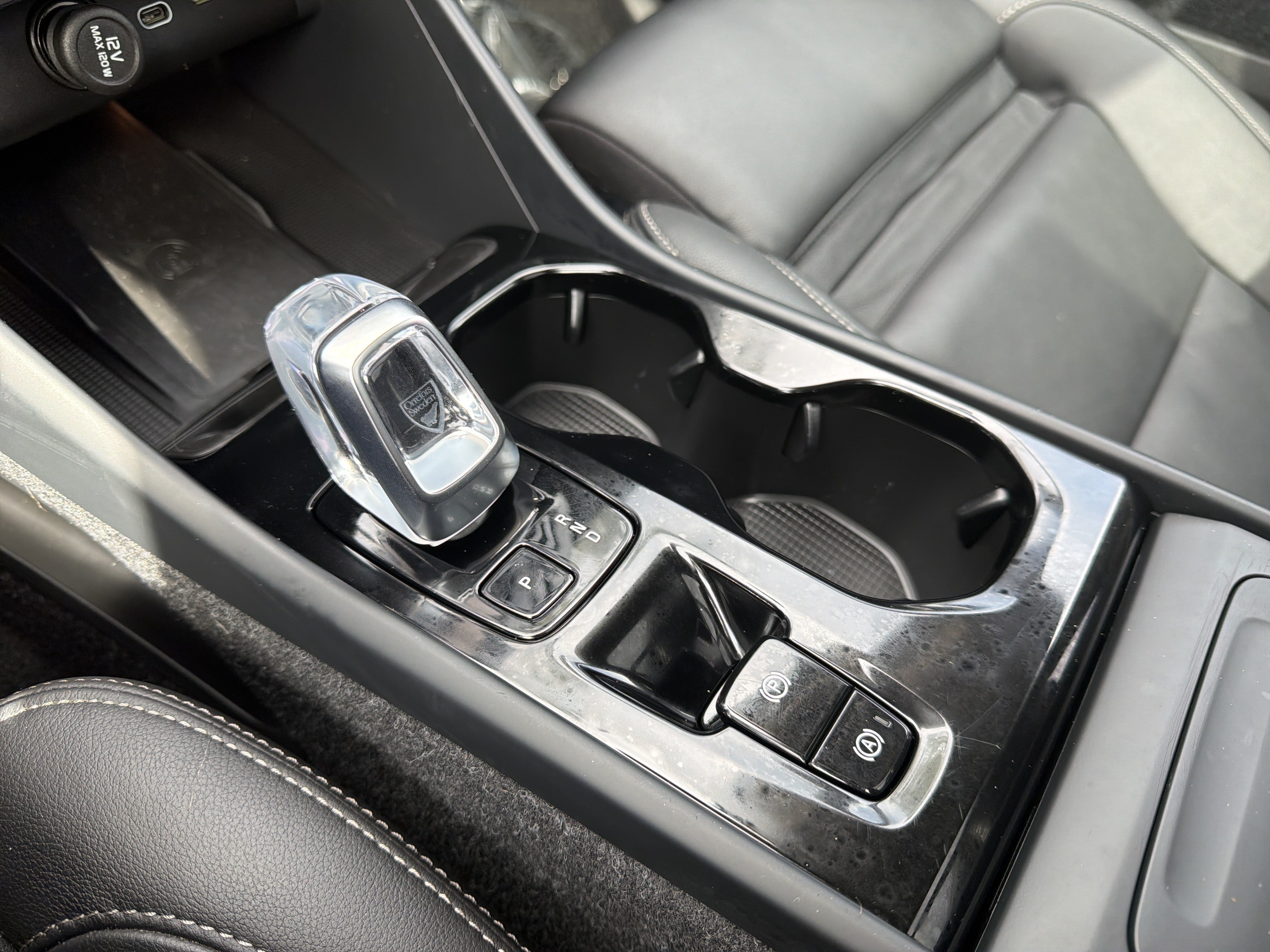 Certified 2025 Volvo XC40 B5 Ultra AWD/4WD image 26