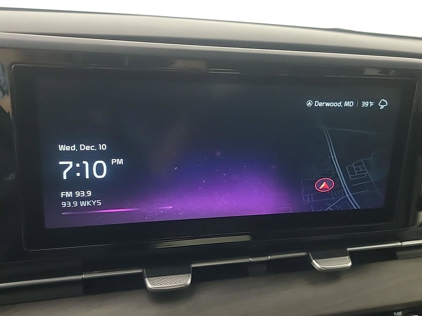 Used 2024 Kia Carnival EX image 32