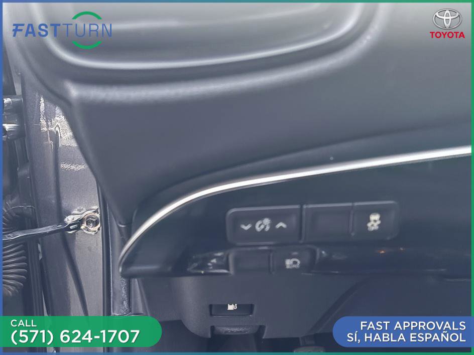 Used 2017 Toyota Prius Prime Premium image 23