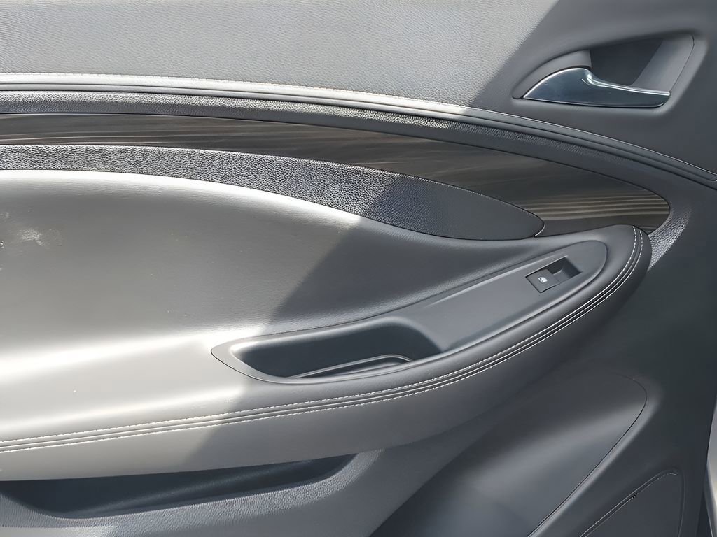 Used 2020 Buick Envision Essence image 43