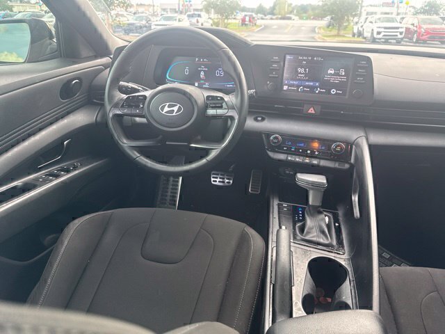 Used 2025 Hyundai Elantra Sport FWD image 20