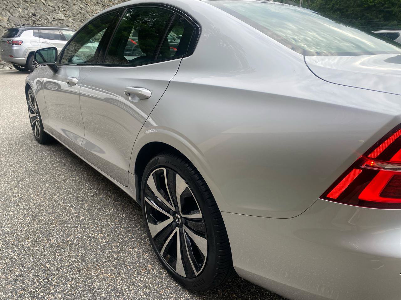 Used 2022 Volvo S60 B5 Momentum w/ Premium Package AWD/4WD image 33
