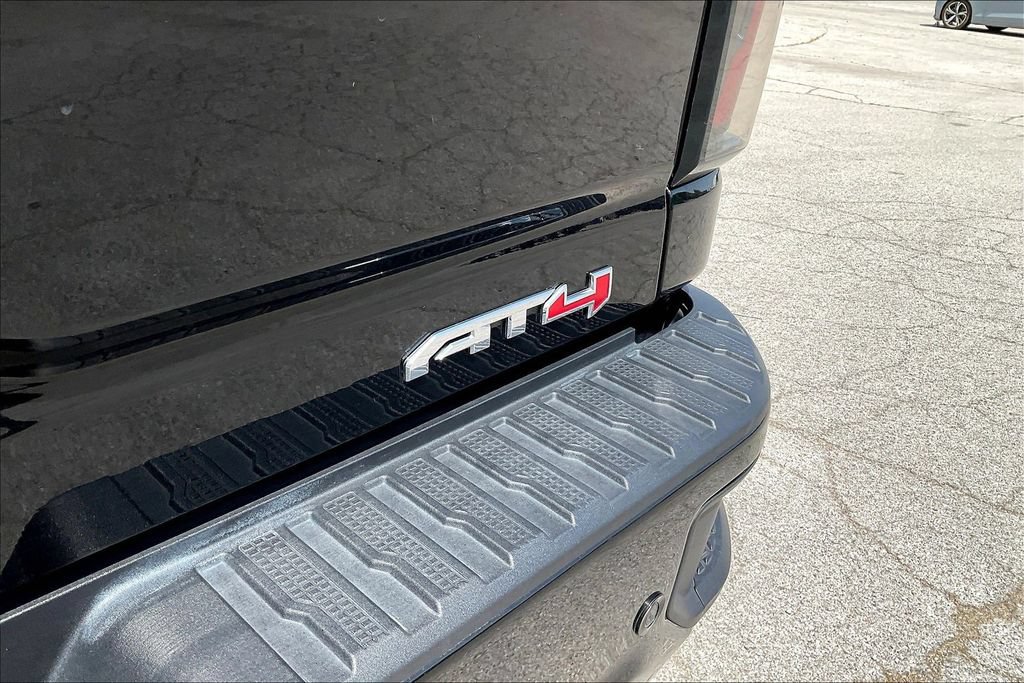 Used 2025 GMC Sierra 2500 AT4 w/ AT4 Premium Plus Package AWD/4WD image 29