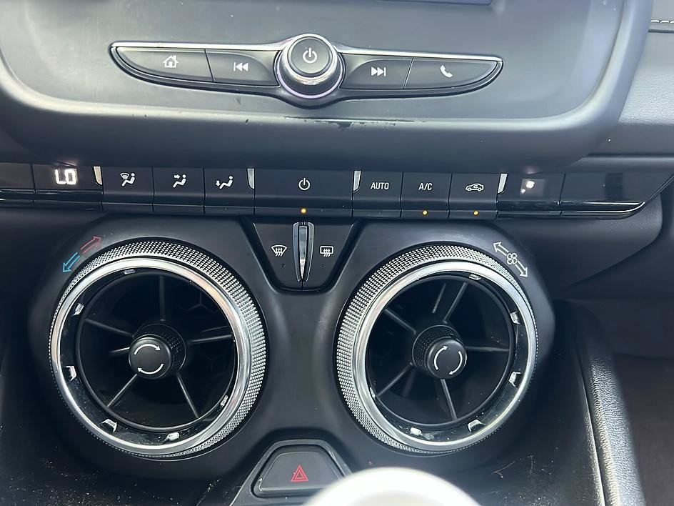 Used 2021 Chevrolet Camaro LT RWD image 30