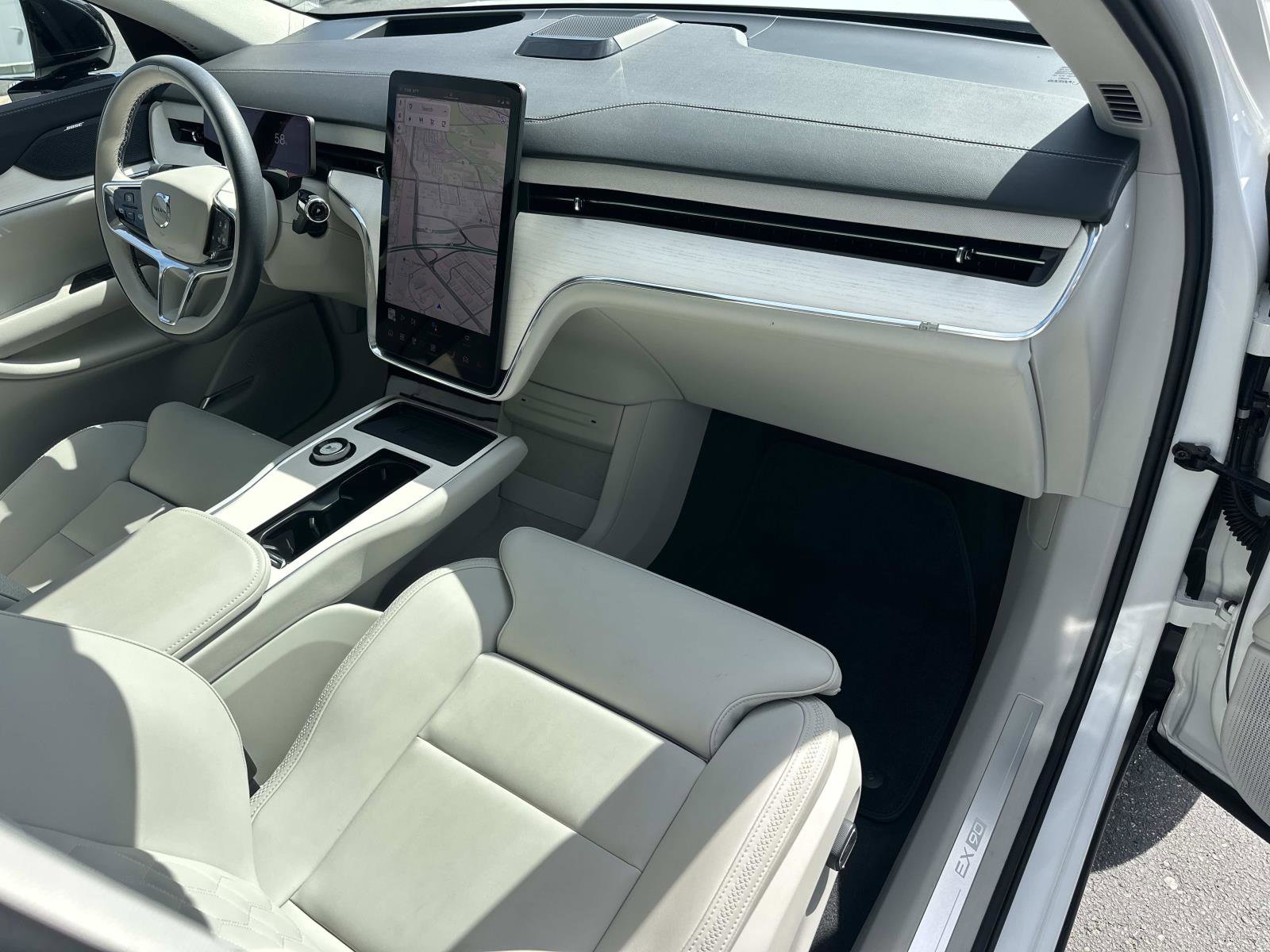 Certified 2025 Volvo EX90 Ultra image 27