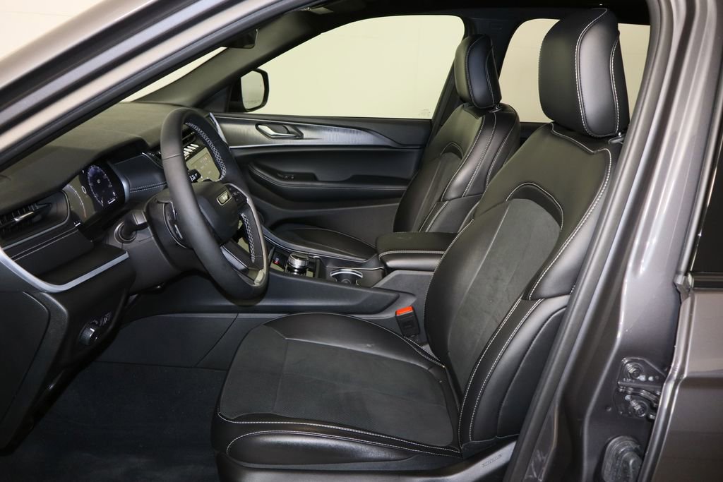 Used 2025 Jeep Grand Cherokee L Altitude image 10