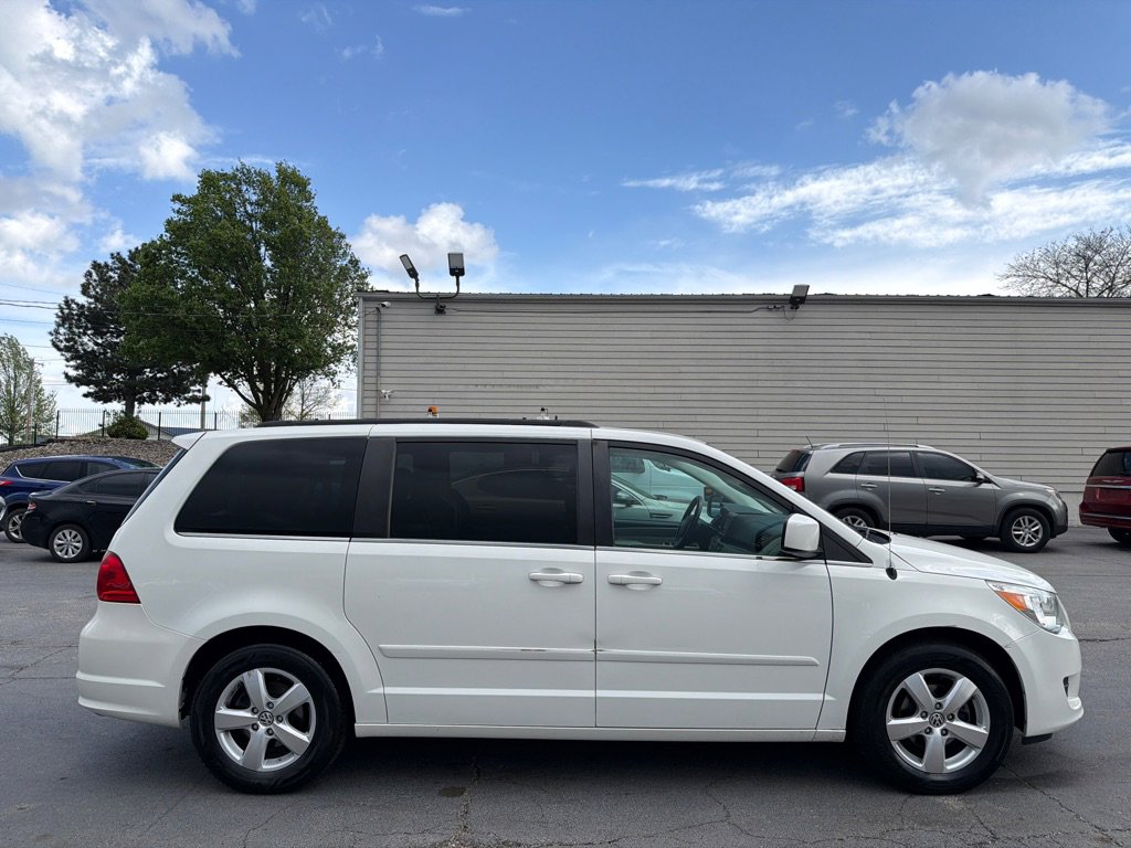 Used 2011 Volkswagen Routan SE image 5