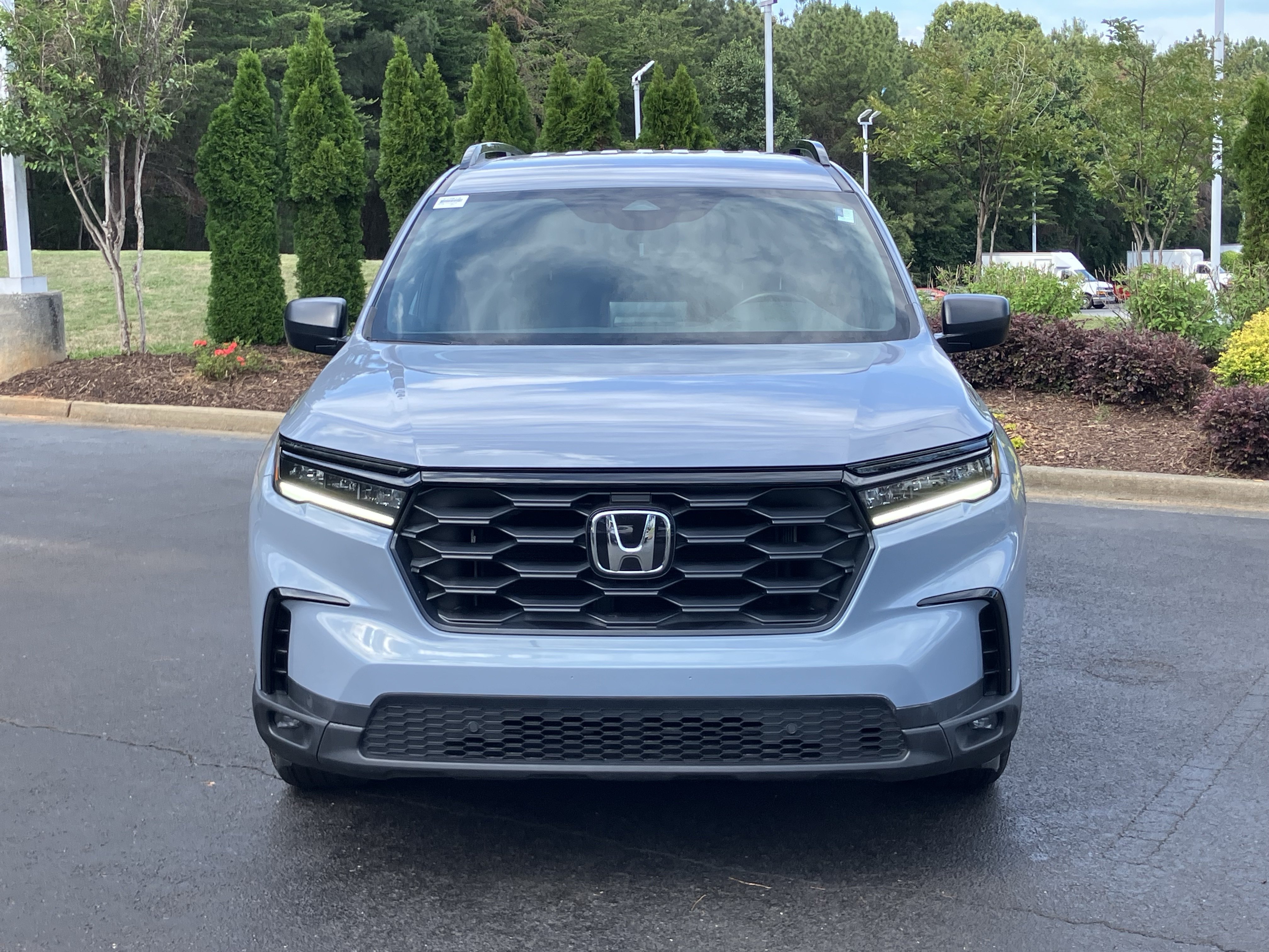 Used 2025 Honda Pilot Sport image 3