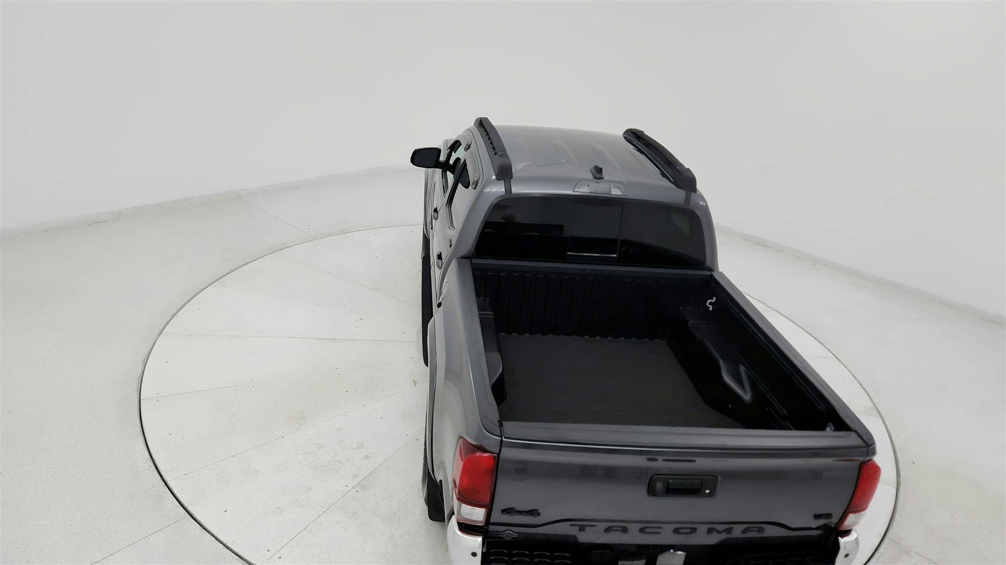 Used 2022 Toyota Tacoma SR5 AWD/4WD image 16