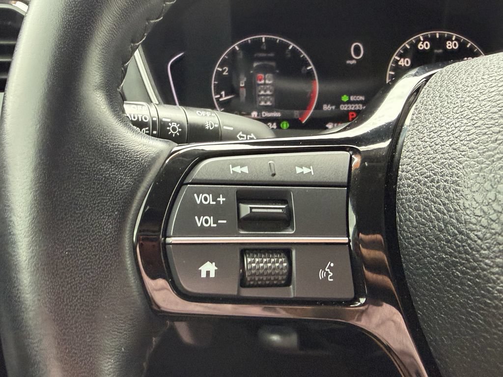 Used 2025 Honda Pilot Touring image 29